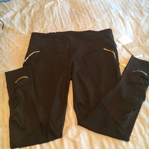 NEW Athleta Relay Tight, large